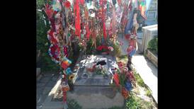 FOTOS | Destruyen tumba de Víctor Jara en el día de su natalicio 89