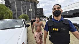“Algo le pasó”: Fanáticos quedaron preocupados luego que Pablo Chill-E fuera “detenido” sobre el escenario de Lollapalooza Chile 2022 