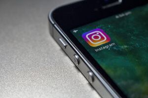 Instagram prepara novedosa herramienta que permitirá crear stickers con solo una frase a través de Inteligencia Artificial