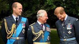 El príncipe Harry “casi abandona” a la Familia Real antes de conocer a Meghan Markle