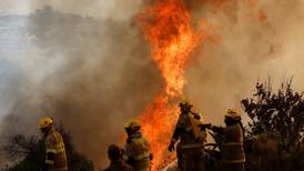 Ministerio de Salud decreta Alerta Sanitaria en Valparaíso por incendios forestales: Estas facultades extraordinarias se podrán aplicar