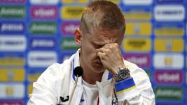 VIDEO| Figura de Ucrania se quebró en plena conferencia previo a duelo por Eliminatorias al Mundial