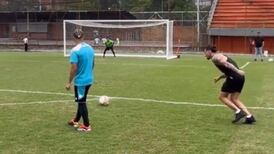 VIDEO | La puso al ángulo: Maluma mostró su talento futbolístico junto a estrella colombiana