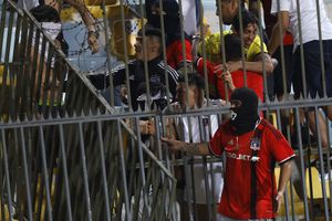 VIDEO | Bochornoso: los tristes incidentes que marcaron el debut de Arturo Vidal en Colo Colo