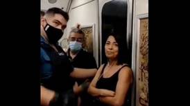 VIDEO | Pasajera sin mascarilla desató la molestia y fue obligada a bajarse del metro
