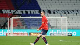 Lille lo dio vuelta ante el Lyon y recuperó el liderato de la Ligue 1