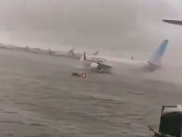 VIDEO | Inundaciones dejaron a aviones nadando en el Aeropuerto Internacional de Dubái