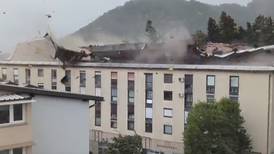 VIDEO | Tormenta en Eslovenia: Fuertes vientos arrancaron techos de decenas de casas y edificios