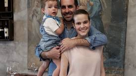 Cristián Arriagada, viudo de Javiera Suárez, está de cumpleaños y compartió tierna foto junto a su hijo, Pedro Milagros