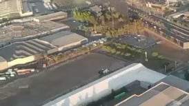 VIDEO | Quemaron autos para impedir su captura: Turba de delincuentes asaltó bodega de Mercado Libre en Renca