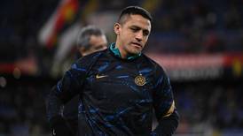 Todo mal para Alexis Sánchez: Los clubes de Europa se fijan en los otros delanteros del Inter de Milán pero no en él