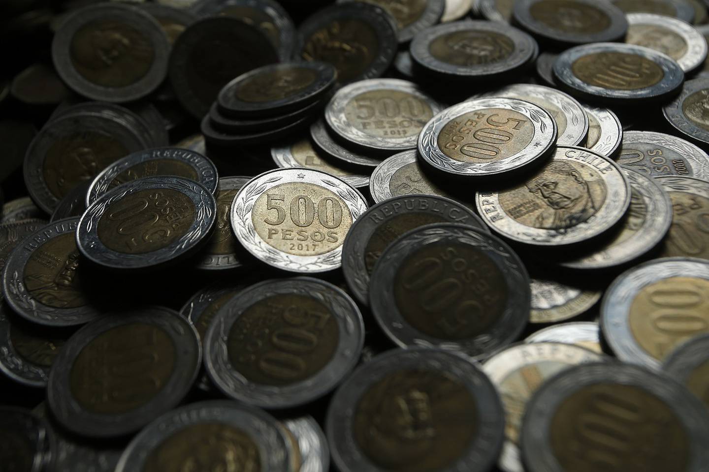Monedas chilenas de quinientos pesos.