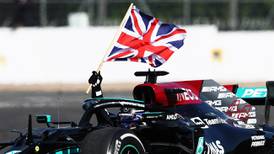 Lewis Hamilton ganó con polémica en Silverstone tras choque con Max Verstappen