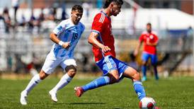 Joven promesa de la UC y de La Roja sub-20 es nuevo jugador del Alavés de España
