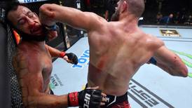 VIDEOS| Patada y codazo giratorio: Los mejores KO de la UFC del sábado 4 de diciembre