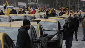 VIDEO | Taxistas cortaron la Alameda en protesta contra las aplicaciones de transporte