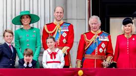 Princesa Charlotte sufrió un leve accidente en el balcón durante el Trooping the Colour