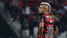 Hinchas de Flamengo ningunean a Arturo Vidal: “No es el número 1 de Chile...”