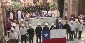 VIDEO | Jefe de turno de los 33 mineros despidió a Sebastián Piñera: “Gracias a él estamos acá”
