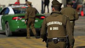 Carabineros detuvo a sujeto por soborno: ofrecía camisetas de famoso jugador de fútbol en Chile