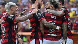 Quiere dar un golpe al mercado: Jorge Sampaoli busca fichar a estrella del Flamengo de Arturo Vidal para el Sevilla