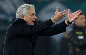 Mourinho fue despedido de la Roma y podría ser reemplazado por una leyenda