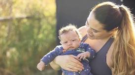 Natalia Duco comparte su emoción por su primer Día de la Madre con tierna sesión de fotos con su hijo: “Es todo un galán” 