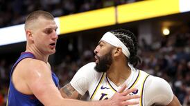 Con chapa de campeón: Denver Nuggets de Jokic vence a Lakers en la primera jornada de Playoffs de la NBA