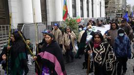 Grupo de mapuches pide renuncia de su etnia en la Convención Constitucional