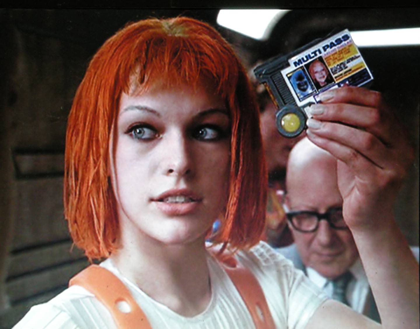 Milla Jovovich interpretando a Leeloo en "El quinto elemento"