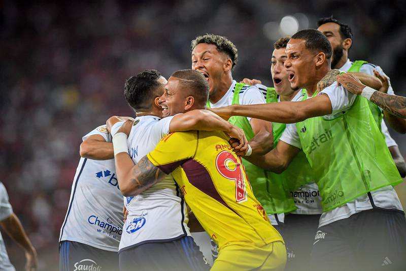 Marlon celebra junto a sus compañeros de Cruzeiro su gol ante Flamengo.
