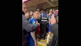 VIDEO | ¡Casi se van a las manos! Campeón del mundo argentino fue víctima de las burlas en Inglaterra
