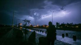 MeteoChile emite aviso por “probables tormentas eléctricas” para este sábado y domingo en cuatro regiones