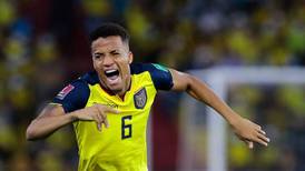 ¿Chile al Mundial? Se habría comprobado que jugador de Ecuador que enfrentó a La Roja en Eliminatorias es colombiano
