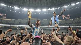 Una falta de respeto: la polémica por el tratamiento que Argentina le dio a la Copa del Mundo en Qatar 2022