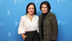 Paulina Urrutia y Maite Alberdi deslumbran en la Alfombra Roja de los Premios Goya 2024