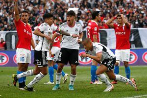 “Hasta que Robo Robo gane”: Hinchas de la UC explotaron por los 11 minutos de descuento en el Clásico