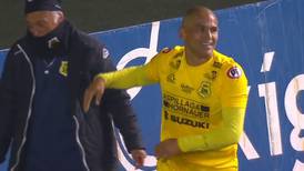 VIDEO | No se cansa: “Chupete” Suazo marcó un doblete y dejó a San Luis en la cima de la Primera B