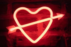 Si quieres enamorar a un Acuario, estos 6 consejos del Chat GPT te ayudarán