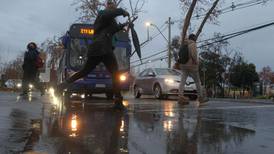 ¿Hasta qué hora llueve en Santiago? Revisa cuándo dejará de llover en la Región Metropolitana