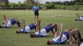 VIDEO| El Fantasma Figueroa mostró cómo entrena a la Selección de Nicaragua en las playas del Caribe
