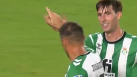 VIDEO| No solo sabe bailar: Joaquín se despachó un golazo desde fuera del área para el Betis en la Europa League