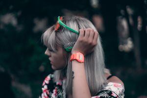 Platina tus canas de manera natural y sin dañar tu cabello con este shampoo