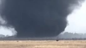 VIDEO I Impactante tornado de humo negro atraviesa la pampa en la ciudad de Salta en Argentina