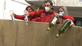 Autoridades destruyen 1.500 litros de alcohol: fueron incautados en fiestas clandestinas