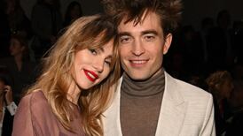 Robert Pattinson y Suki Waterhouse le dan la bienvenida a su primer hijo  