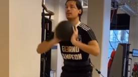 VIDEO | Miiko Albornoz volvió a entrenar con ropa de Colo Colo y guiño al "Eterno Campeón"