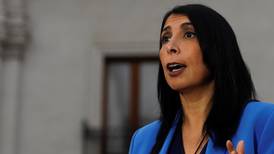 Denuncian a Ministra Karla Rubilar por hacer campaña a su pareja Christian Pino con fondos públicos