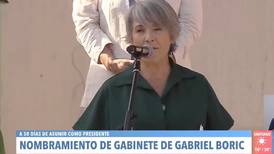 "Las mujeres somos mayoría y se lo agradecemos": Paulina García se lleva aplausos como maestra de ceremonia en nombramiento de ministros de presidente electo Gabriel Boric