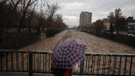 Noviembre llega con más agua: Pronostican nueva lluvia en Santiago esta semana